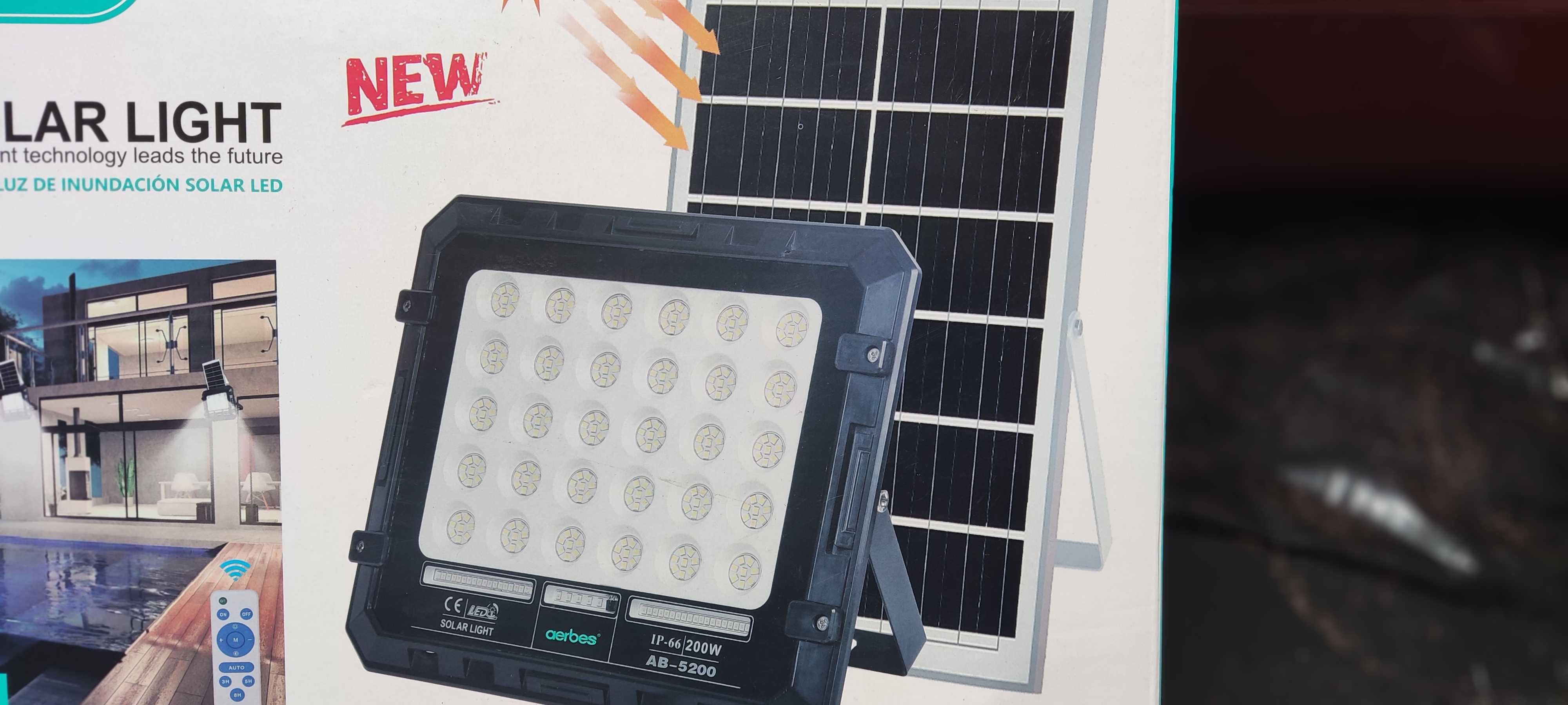 LED SMD reflektor 200 W s venkovním solárním panelem