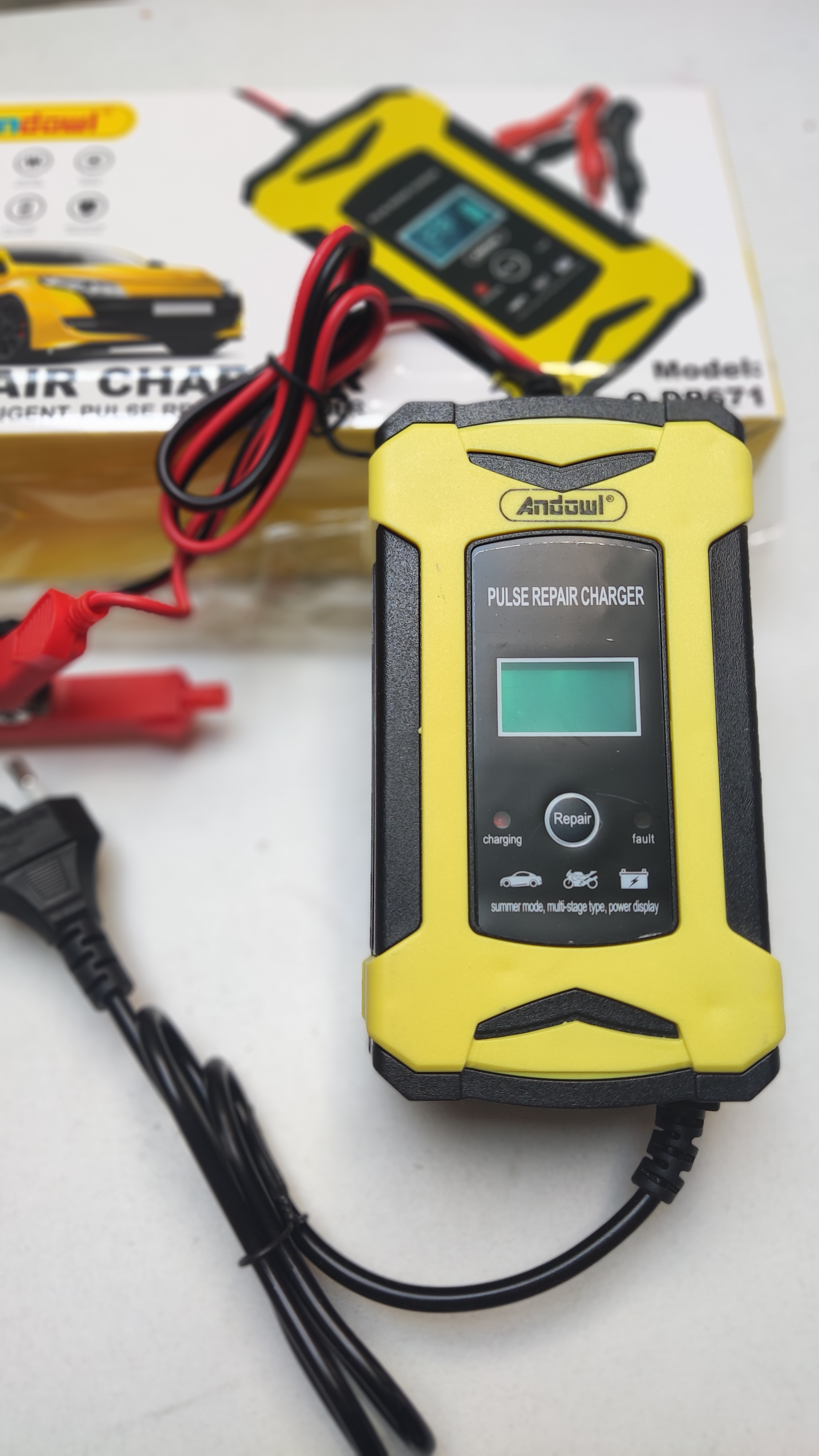 Nabíječka autobaterií 12V 6A AGM LiFePO4 Lead Acid LCD displej